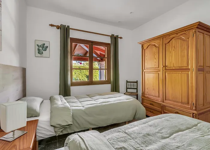 Daniel - Pool - Aussenkueche - Garten