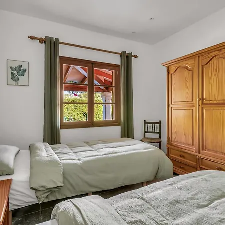 Daniel - Pool - Aussenkueche - Garten