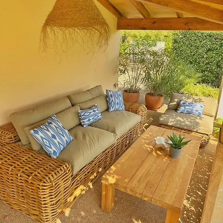 Daniel - Pool - Aussenkueche - Garten