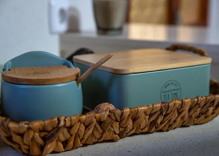 Daniel - Pool - Aussenkueche - Garten * Польенса